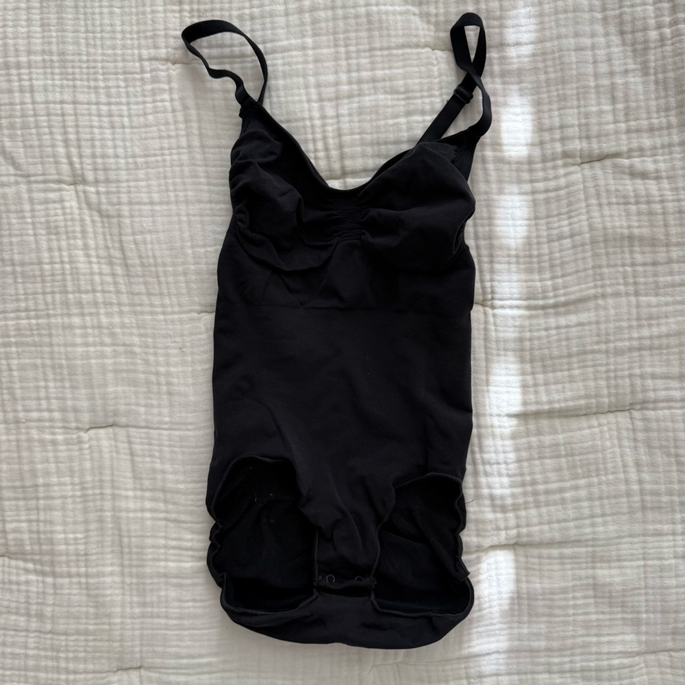 Skims shapewear bodysuit